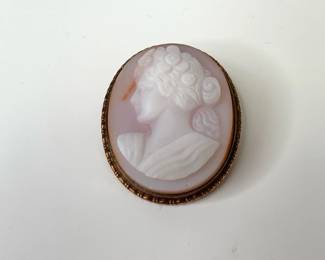 Lot 831  Vintage 8K 333 Gold Cameo Brooch Pin Pendant