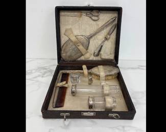 Lot 763  Sterling Silver Antique Art Nouveau Saart Bros Travel Vanity Case