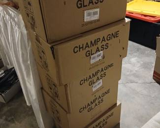 champagne glasses (about 100)