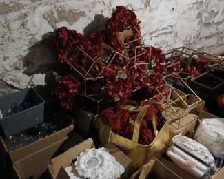 ceterpieces and flower arrangements