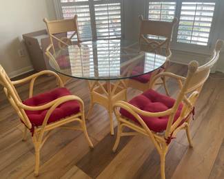 lovely pier one table and 4 chairs sunny yellow and sturdy