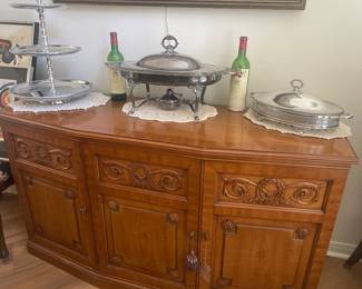 hendredon medium sized solid wood buffet great quality- tons of storage