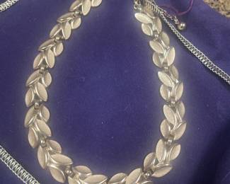 vintage trifari crown goldtone necklace