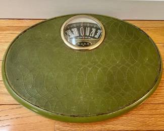 Borg Vintage Scale in Avocado Green