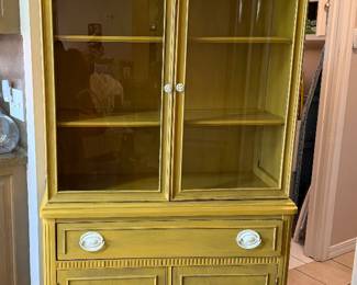 Granny chic China Caninet