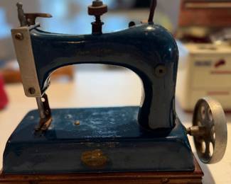 Vintage Artcraft Childs Sewing Machine