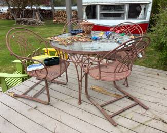 Outdoor Table & Chairs 