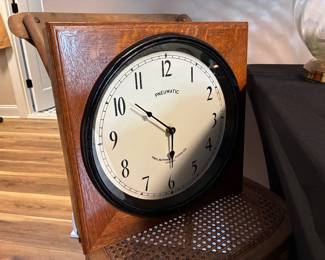 Pneumatic Clock