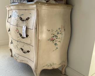 Side view of Painted Dresser