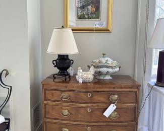 Chest of Drawers with Burl inlay