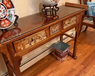 Chinese stylconsole table with carve panels