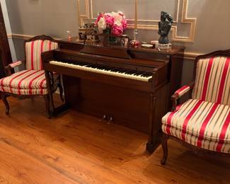 Upright piano 
