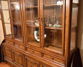 Brograds  China Cabinet 