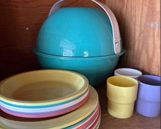 Vintage plastic camping dish set