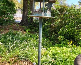 Birdhouse on Pedestal 
