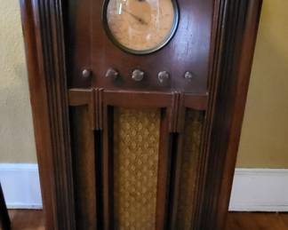 Vintage Silvertone Radio