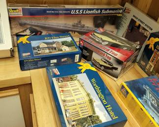 HO Scale Elm Street and Worthington Hotel, USS Lionfish Submarine WW2, ERTL 1957 Ford Hardtop 
