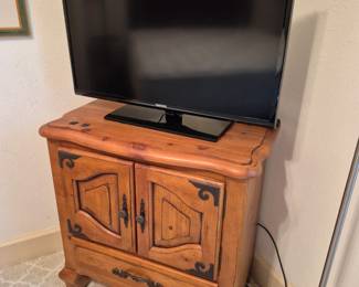 Queen sized solid wood bedroom set