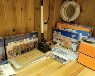 HO Scale  MI-Jack Translift Crane, HO Scale Buildings