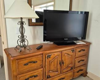 Queen sized solid wood bedroom set