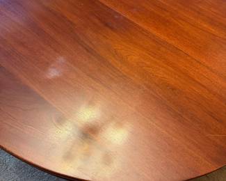 Mahogany Round Pedestal Table with Carved Claw Feet – Traditional Dining Table