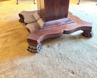 Mahogany Round Pedestal Table with Carved Claw Feet – Traditional Dining Table