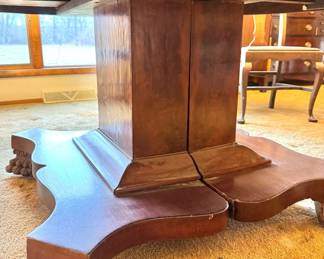 Mahogany Round Pedestal Table with Carved Claw Feet – Traditional Dining Table