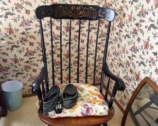 Vintage Wooden Rocking Chair – Spindle Back Design