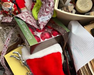 Holiday Decor – Ornaments & Accessories