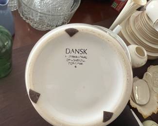 Glassware Lot – Cups & Decorative Pieces