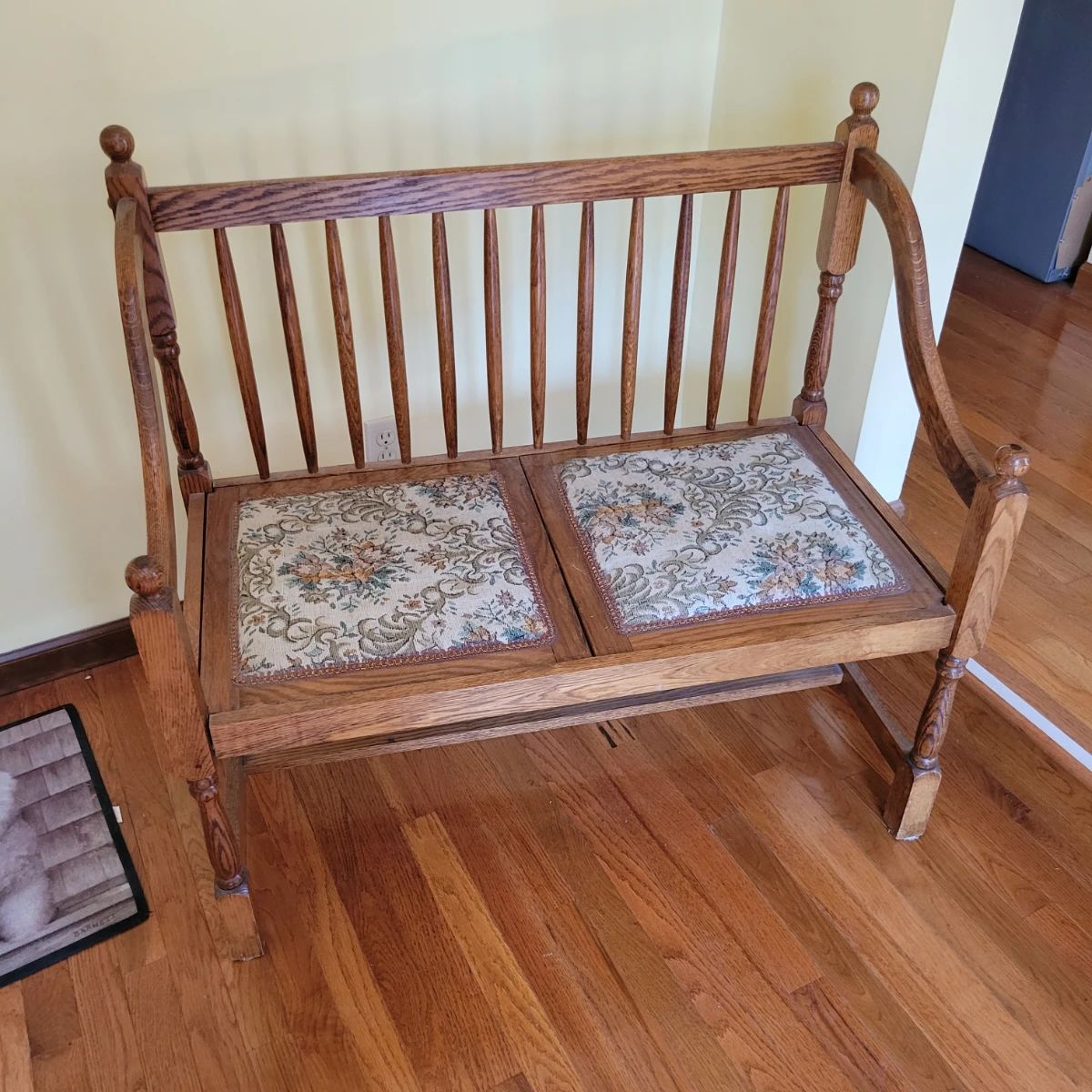 Vintage Soindle-Backed Settee