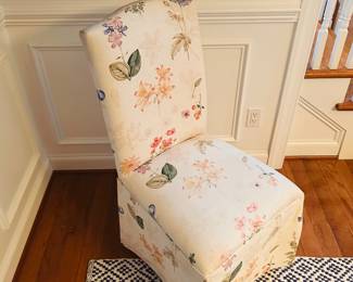 Side chairs/Dining chairs