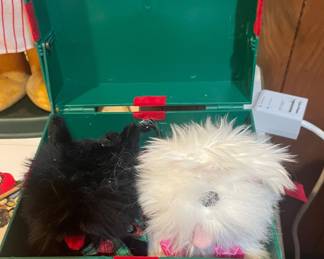 Caroling Puppies, no plug