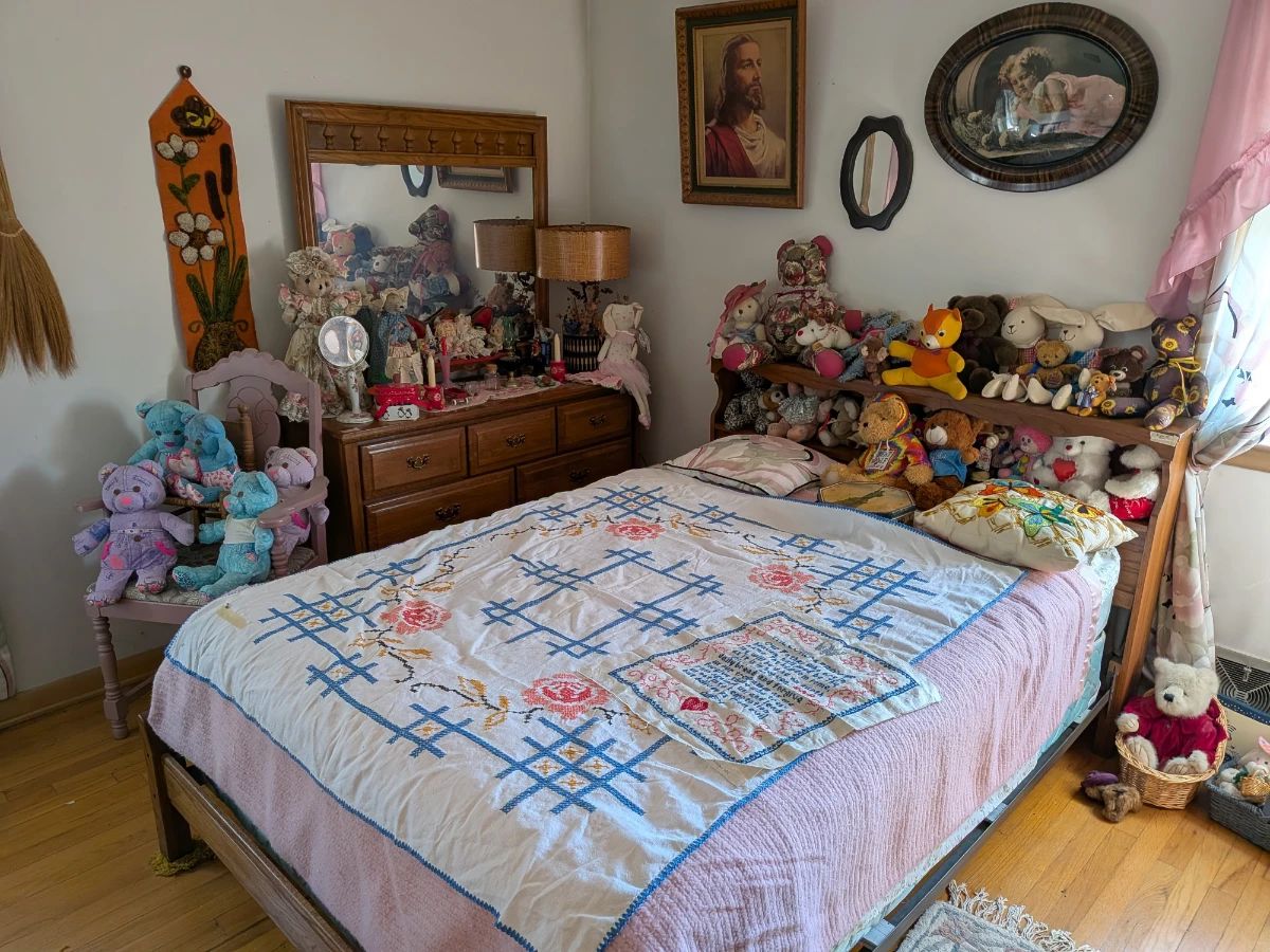 Bedroom sets, vintage decor, hand embroidered sheets.