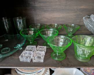 Uranium glass and Manganese Glass - UV reactive dishes