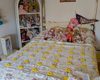 Large doilies, wicker set, bedroom set, vintage decor.