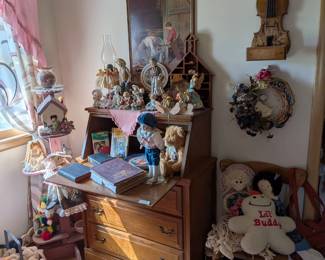 Vintage decor, stuffed animals, dolls and furniture