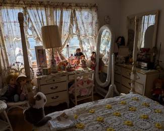 Vintage bedrooms sets, wicker sets, decor and toys.