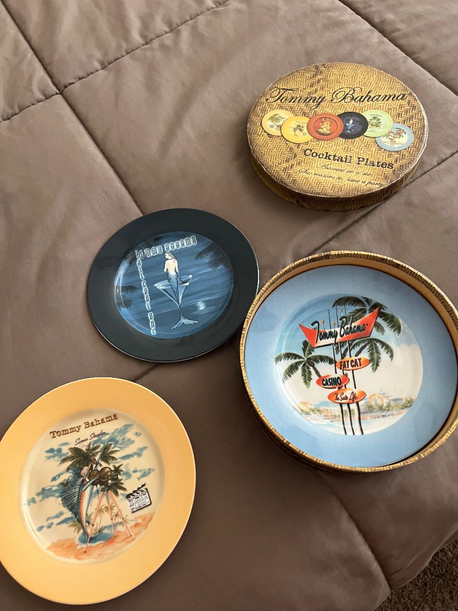 Tommy Bahama Cocktail Plates