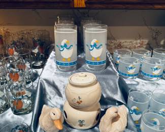 Marmalade potpourri, vintage libby frosted drinking glasses goose with blue ribbons
