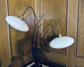 MCM - fabulous circa 1960s saucer lamp by Kane Brothers. Solid walnut base leaves, and two fluted Swedish glass saucer globes. Pristine condition!