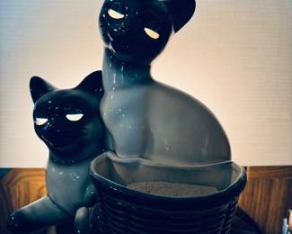1950s MCM Howard Kron Twin Siamese Cats TV Lamp with Planter. Beautiful condition on surfaces and wiring