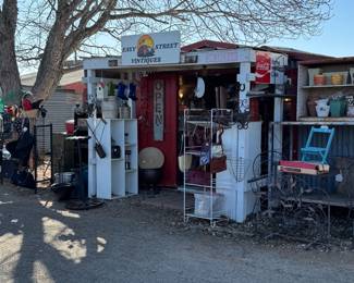 0601 Easy Street Vintiques