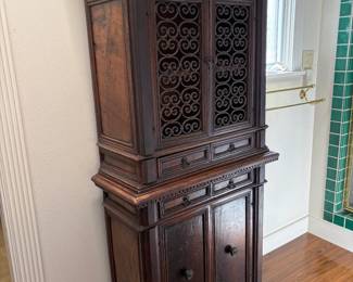 Storage hutch - Antique