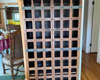 Wine cabinet
