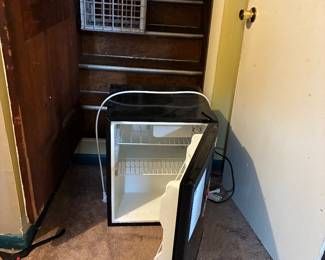 Small refrigerator 