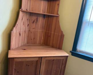 Corner cabinet