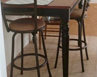 Wood table with 2 stools 