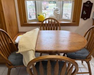 Small table with chairs 
