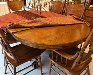 Dining table with 6 chairs 